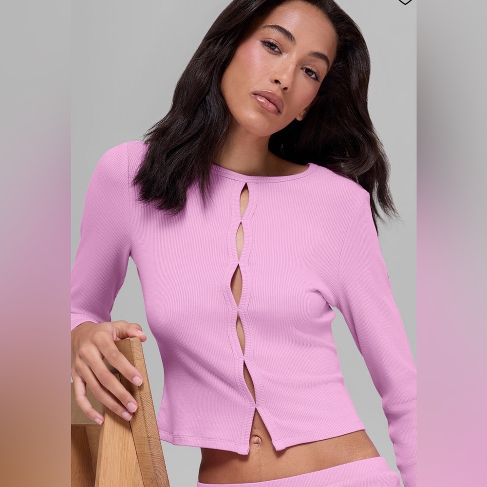 ALO dreamlight long sleeve too in candy heart pink - Picture 2 of 6